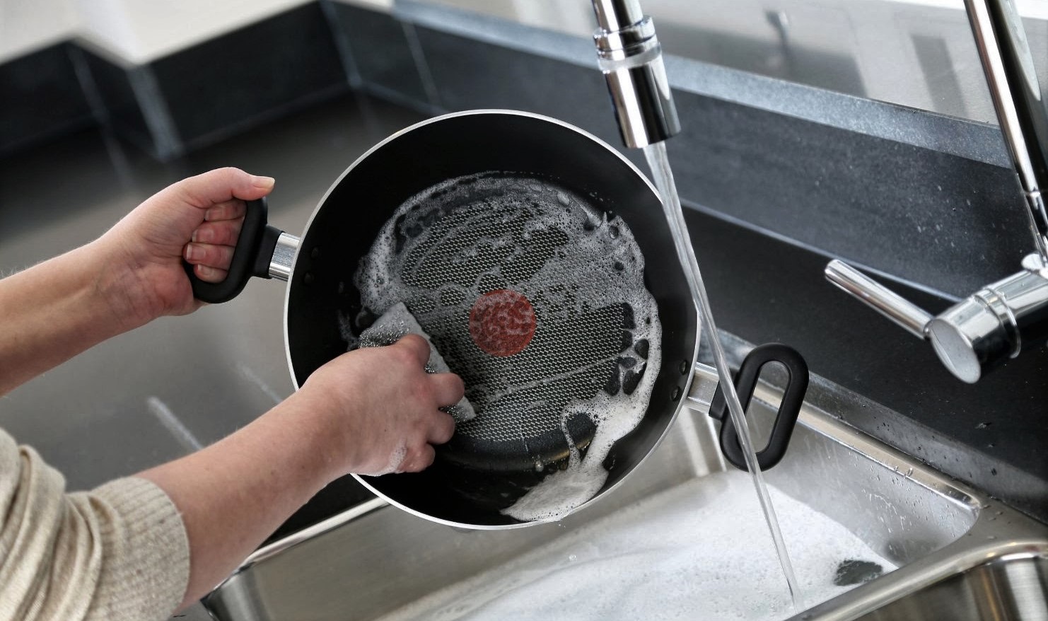 Как почистить сковороду в домашних условиях