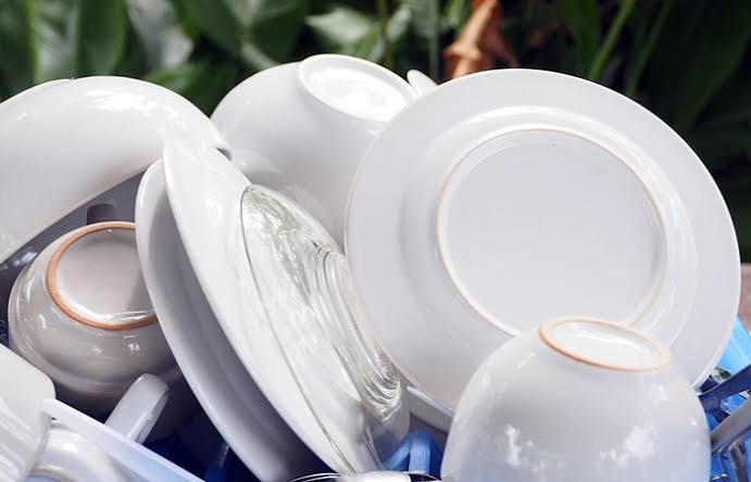 Как избавиться от ржавчины на керамической посуде: 5 проверенных способов
