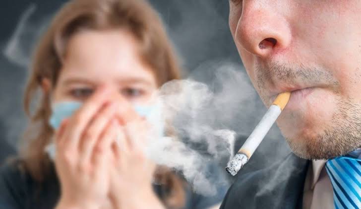Как бороться с запахом табака в квартире